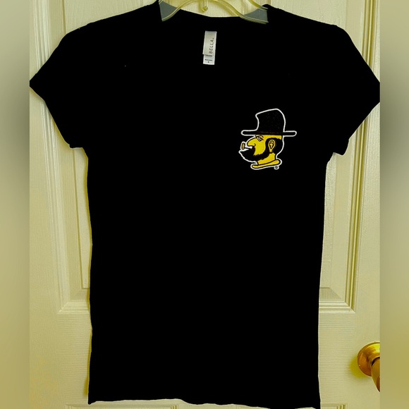 🔴 3/$10 Appalachian State University Yosef V-neck Tee size S - Picture 1 of 1